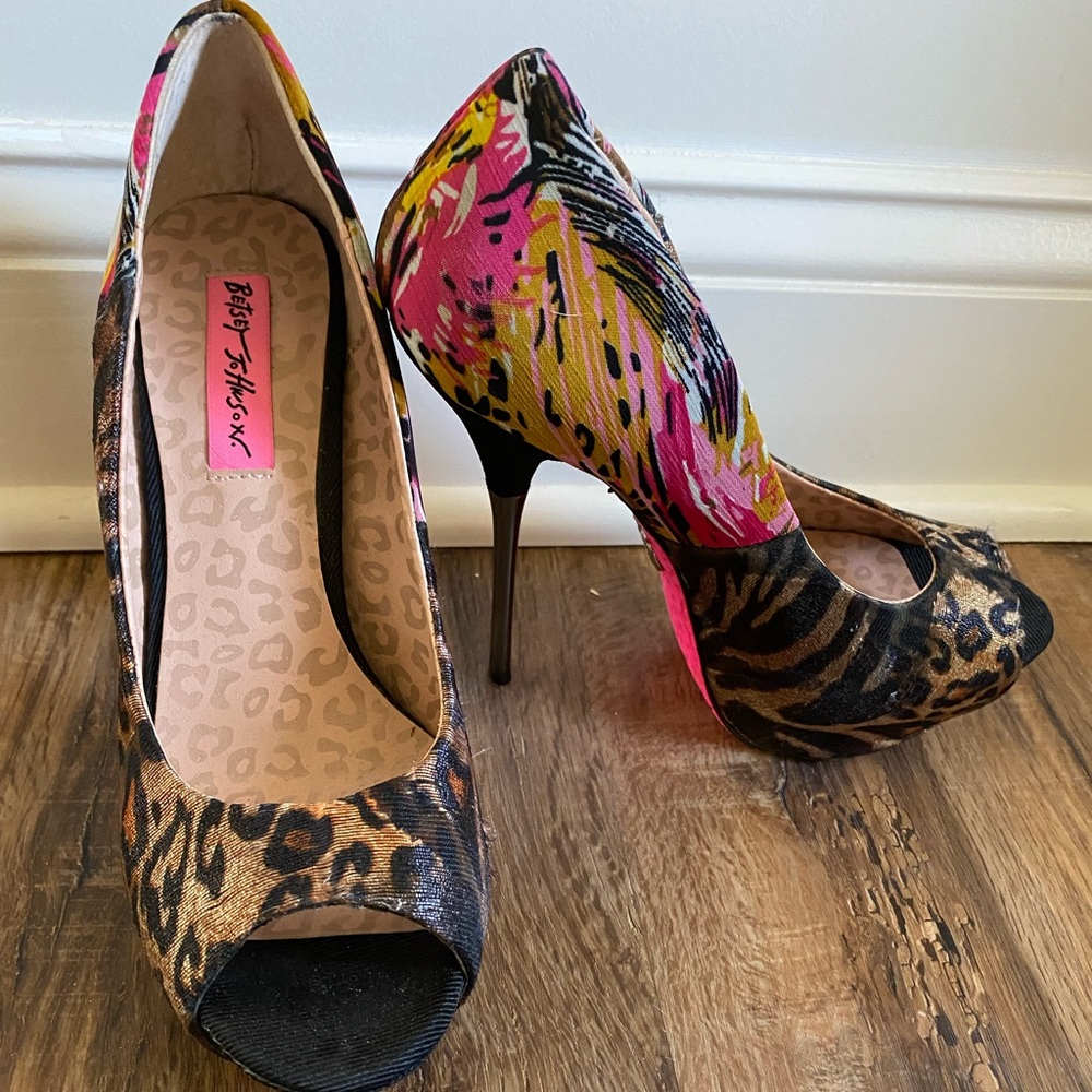 Betsey Johnson Peep Toe Heels 6.5